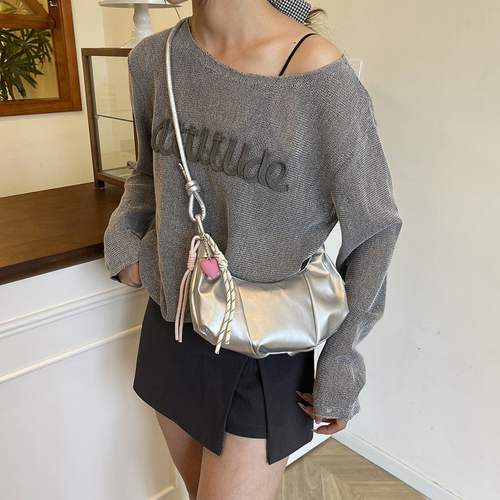 Damen Handtasche mit einzigartigem Kordelzugdesign und verspieltem Anhänger Nord Taschen