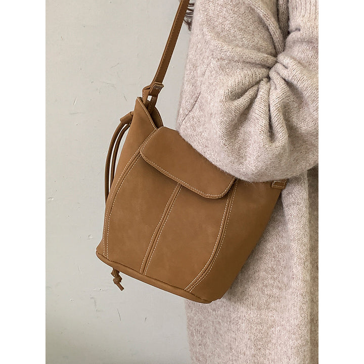 Damen Umhängetasche mit praktischem Kordelzug und weich strukturiertem Design Nord Taschen