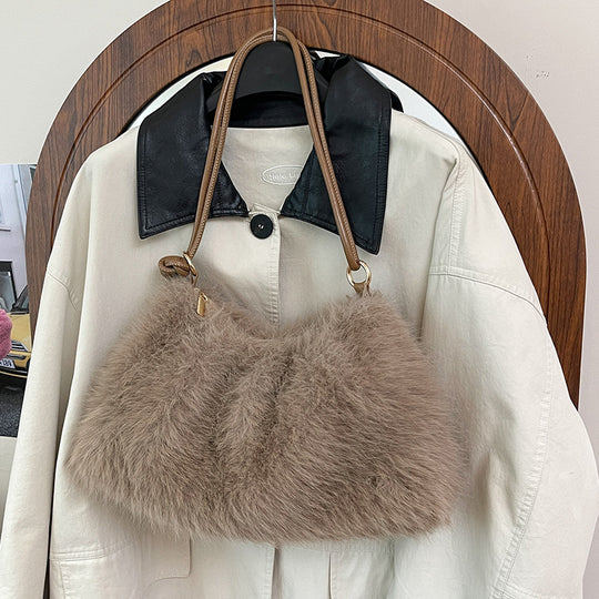 Damen Umhängetasche aus hochwertigem Kunstfell mit elegantem Detail Nord Taschen