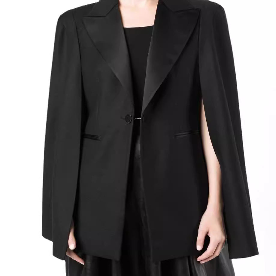 Damen Cape-Blazer mit Schlitzen an den Ärmeln und Satinrevers Nord Taschen