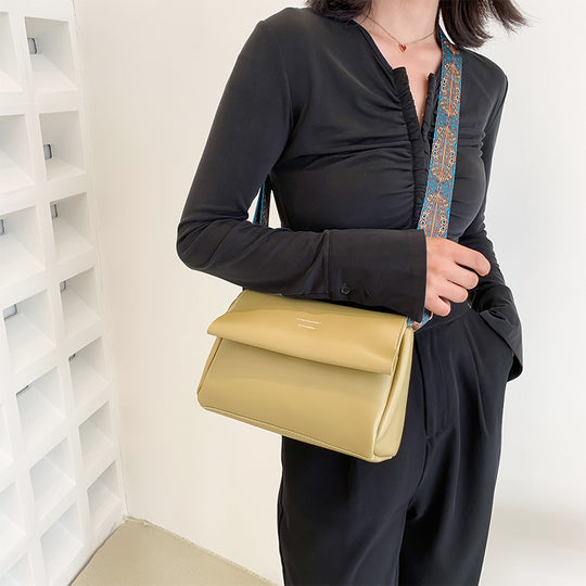 Damen Umhängetasche mit eleganter Struktur und verstellbarem Design Nord Taschen