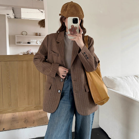 Damen Oversize-Tweedblazer mit Fischgrätmuster, markanter Schulterlinie und Pattentaschen Nord Taschen