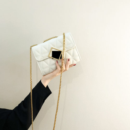 Damen Clutch-Tasche mit stilvoller Steppung und elegantem Schmuckdetail Nord Taschen