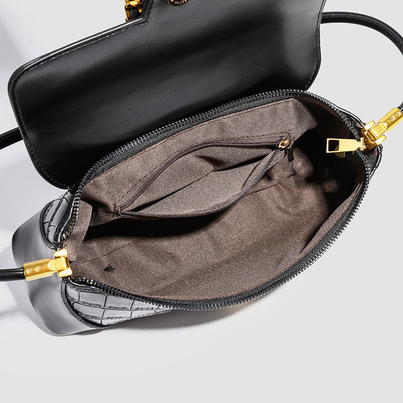 Damen Umhängetasche mit eleganten Kroko-Details und modischem Kettenakzent Nord Taschen