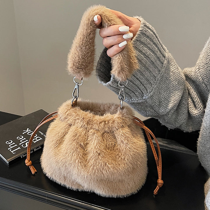 Damen Plüschhängetasche mit elegantem Design Nord Taschen
