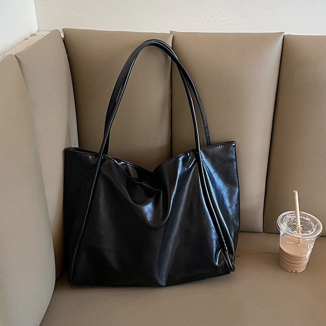 Damen Hobo-Tasche mit elegantem Faltendesign und weich geschmeidiger Oberfläche Nord Taschen