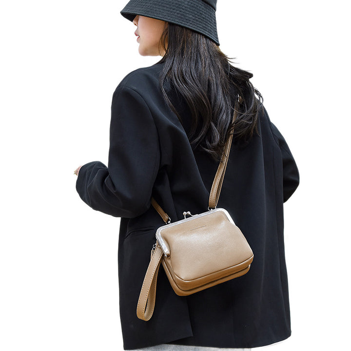 Damen Clutch mit dekorativem Metallverschluss Nord Taschen