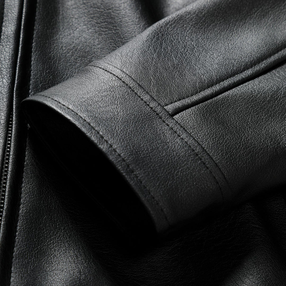 Herren Schmale Lederjacke im Urban-Bikerstil mit Stehkragen und Brust-Reißverschlusstaschen Nord Taschen
