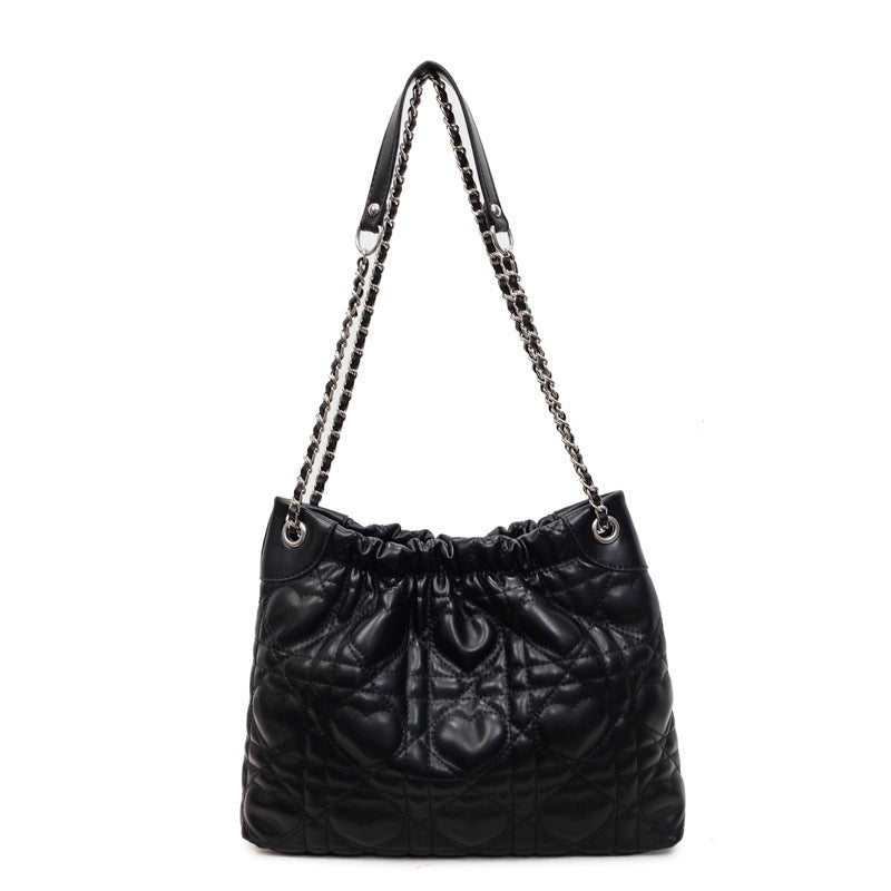 Damen geflochtene Hobo-Tasche mit dekorativem Kettenakzent Nord Taschen