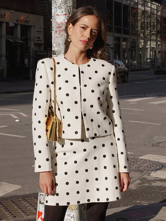 Damen Zweiteiliges Bouclé-Set mit kurz geschnittener Jacke und A‑Linien Minirock Nord Taschen