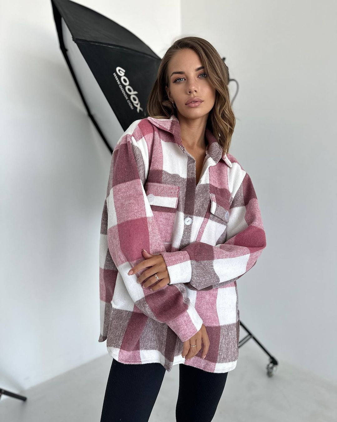 Damen Karierter Overshirt im Shacket-Stil mit Saumtaschen und Knopfverschluss Nord Taschen