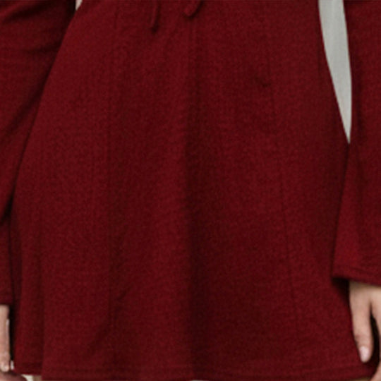 Damen elegantes Stretch-Minikleid mit Schnürbustier, taillierter A-Linie und Trompetenärmeln Nord Taschen