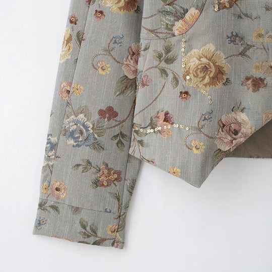 Damen Kurzjacke im Jacquard‑Blütenmuster mit Stehkragen und Zierknopfleiste Nord Taschen