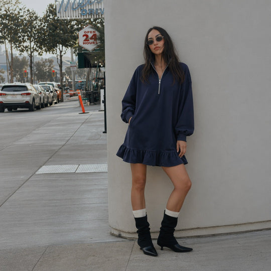 Damen Oversize-Sweatkleid mit halbem Reißverschluss, Ballonärmeln, seitlichen Eingrifftaschen und Volant-Saum Nord Taschen