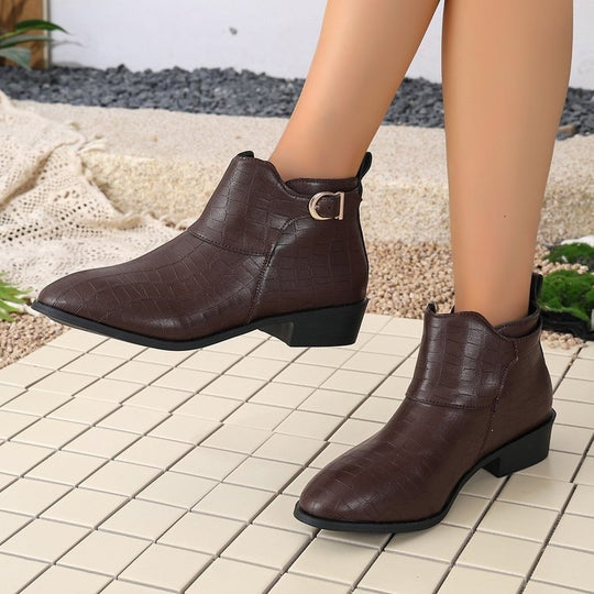 Damen Western-inspirierte Stiefelette mit spitzer Zehenpartie und dekorativer Metallschnalle Nord Taschen