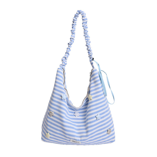 Damen Hobo-Tasche mit dekorativem Kordelzug und charmanten Applikationen Nord Taschen