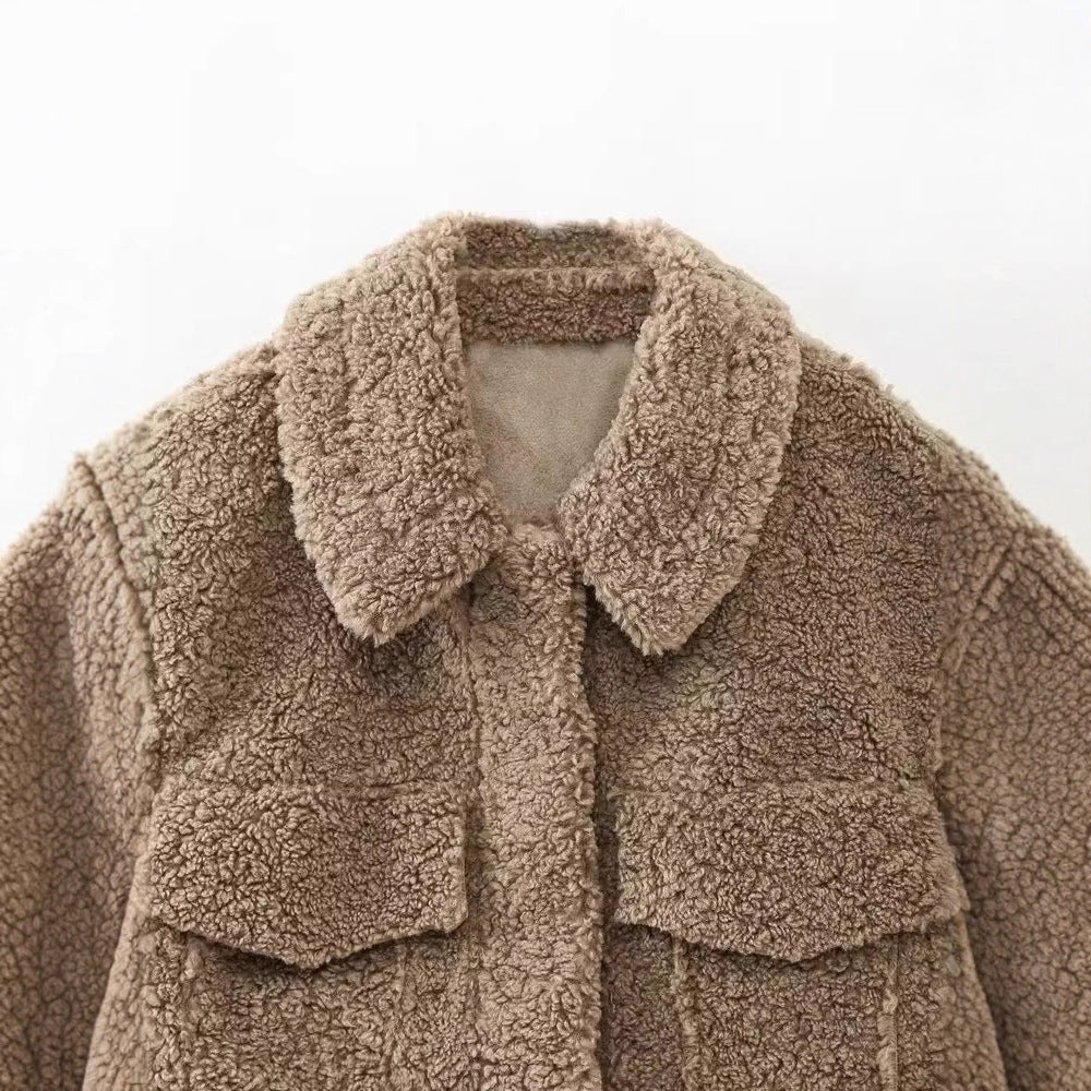 Damen Kurze Teddyjacke im Schaffell-Look mit weitem Kragen und Pattentaschen Nord Taschen