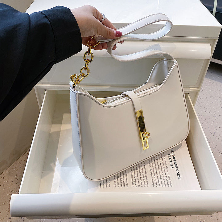 Damen Schultertasche mit elegantem Kettenverschluss und modernem Design Nord Taschen