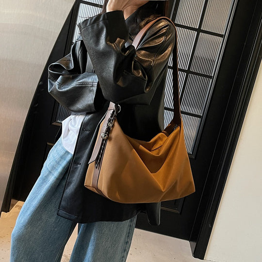 Damen elegante Hobo-Tasche mit weichem Leder und trendigem Detail Nord Taschen
