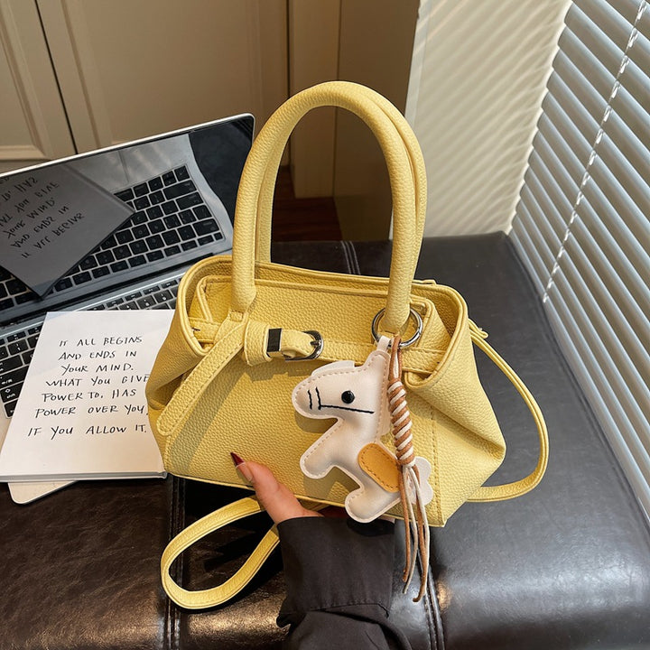 Damen stilvolle Handtasche mit charmantem Anhänger Nord Taschen