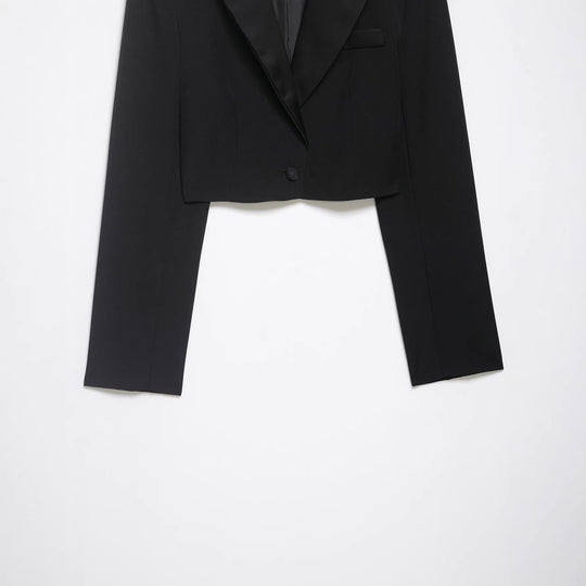 Damen Kurzblazer im Smokingstil mit Satinrevers, taillierter Cropped‑Silhouette Nord Taschen