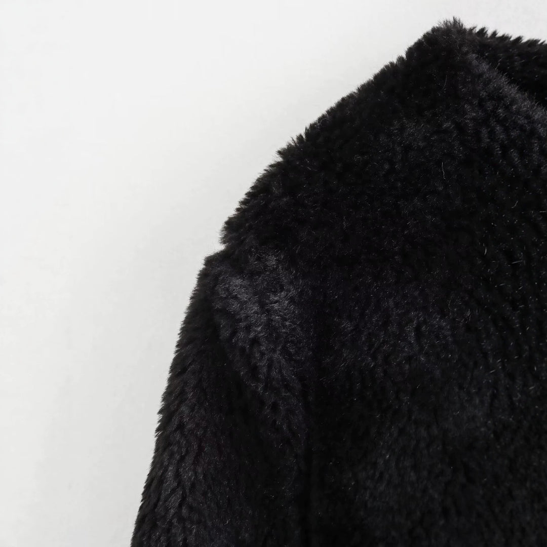 Damen Kurze Teddyjacke mit Knebelverschluss und aufgesetzten Taschen Nord Taschen