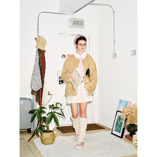 Damen Kurz geschnittene Wildlederoptik Blousonjacke mit Rundhalsausschnitt, verdeckter Knopfleiste und floralem Innenbesatz Nord Taschen