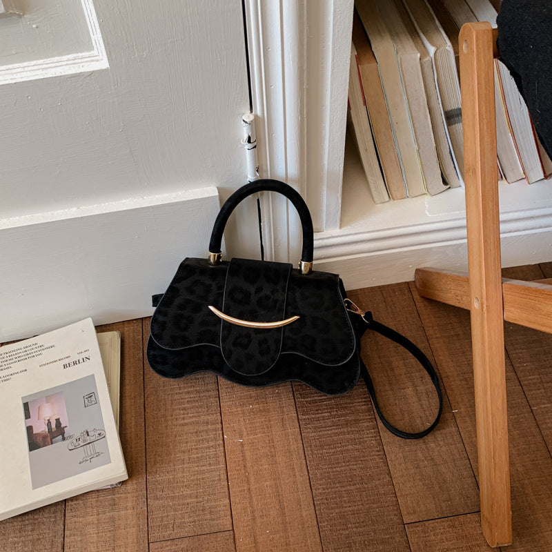 Damen strukturierte Handtasche mit eleganter Klappöffnung Nord Taschen