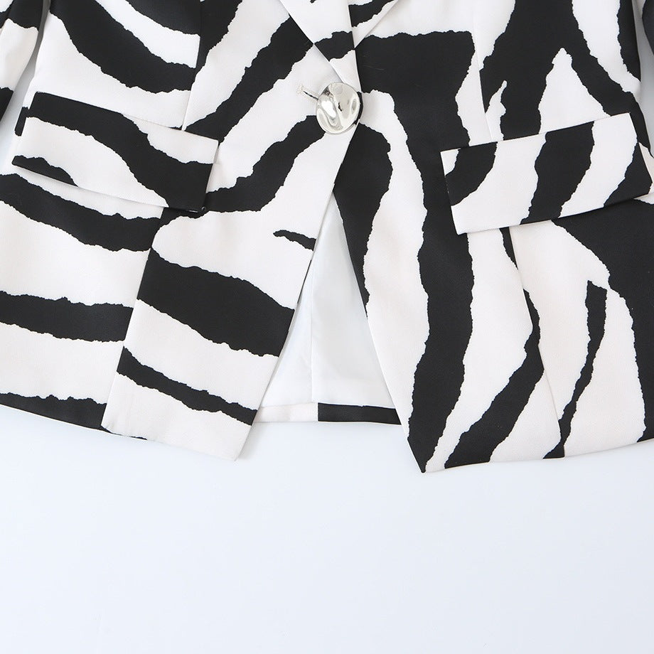 Damen Statement-Zebra-Blazer mit Reverskragen und taillierter Silhouette Nord Taschen