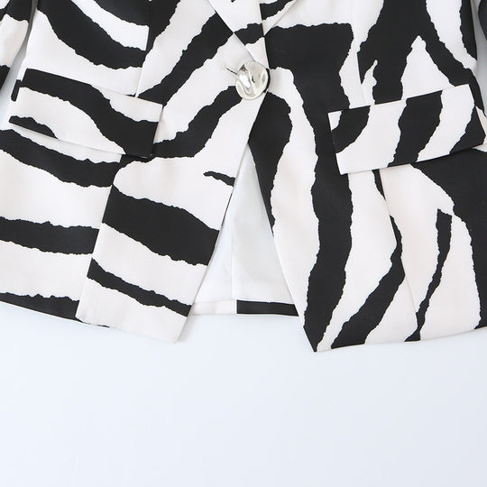 Damen Statement-Zebra-Blazer mit Reverskragen und taillierter Silhouette Nord Taschen