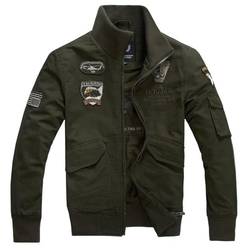 Herren  Field‑Bomberjacke im Pilotenstil mit gestickten Emblemen, Rippenkragen und multifunktionaler Ärmeltasche Nord Taschen