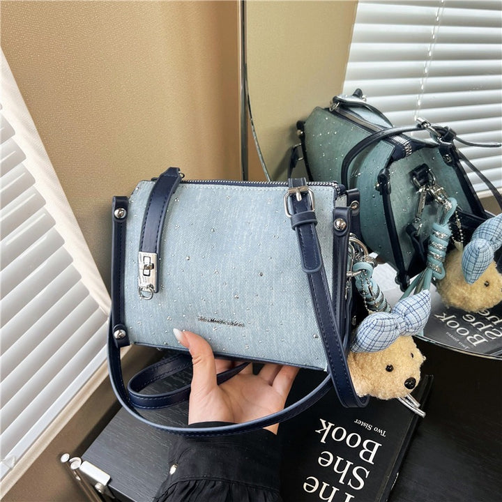 Damen Umhängetasche aus hochwertigem Denim mit verspieltem Anhänger Nord Taschen