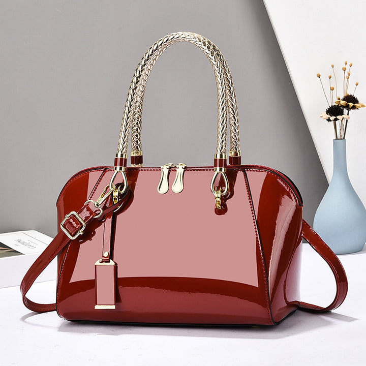 Damen elegante Handtasche mit strukturierter Oberfläche und goldfarbenem Tragegriff Nord Taschen