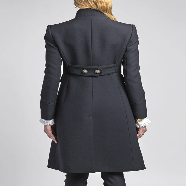 Damen Taillierter Mantel im Uniform‑Tailoring mit Stehkragen, Zierknopfleiste und Pattentaschen Nord Taschen