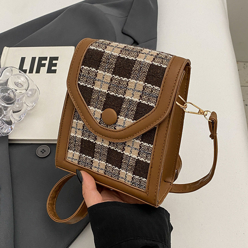 Damen Umhängetasche mit modernem Karomuster und praktischen Fächern Nord Taschen