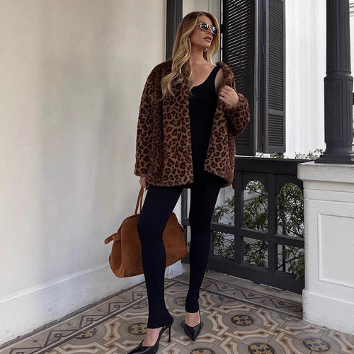 Damen Kurz-Mantel aus veganem Faux-Fur mit Leoparden-Print und kastiger Silhouette Nord Taschen