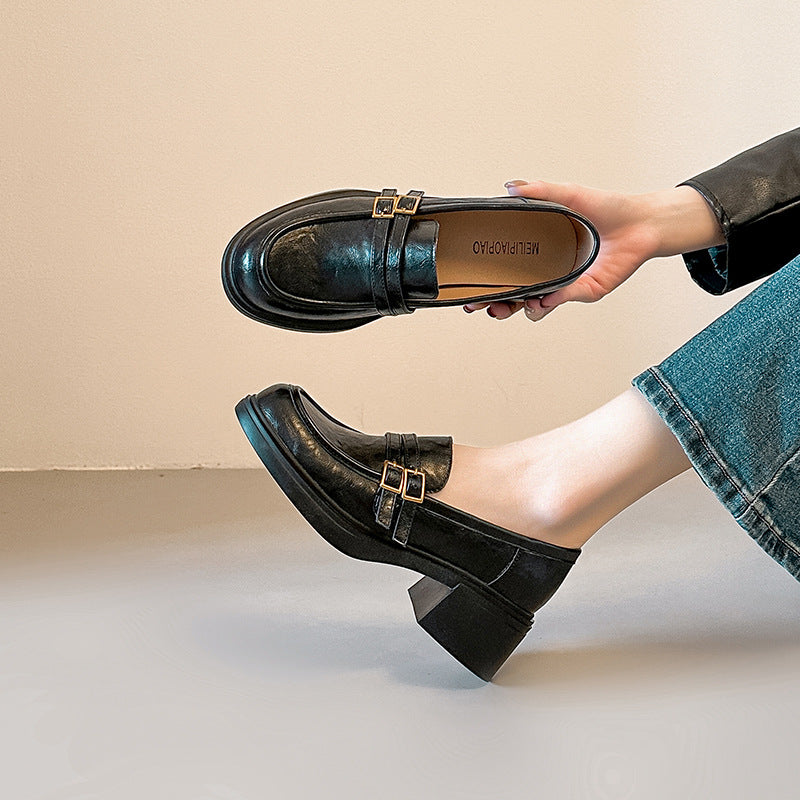 Damen Loafer mit skulpturalem Blockabsatz und Doppelriemen-Detail Nord Taschen