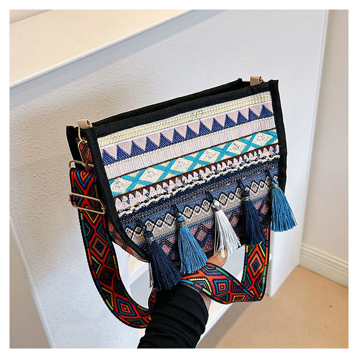 Damen umhängetasche mit kreativem Stickmuster und Quasten Nord Taschen