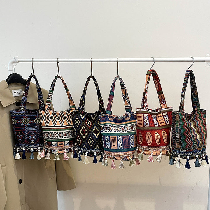 Damen Jute-Tragetasche mit modernem Ethnodruck und trendigen Quasten Nord Taschen