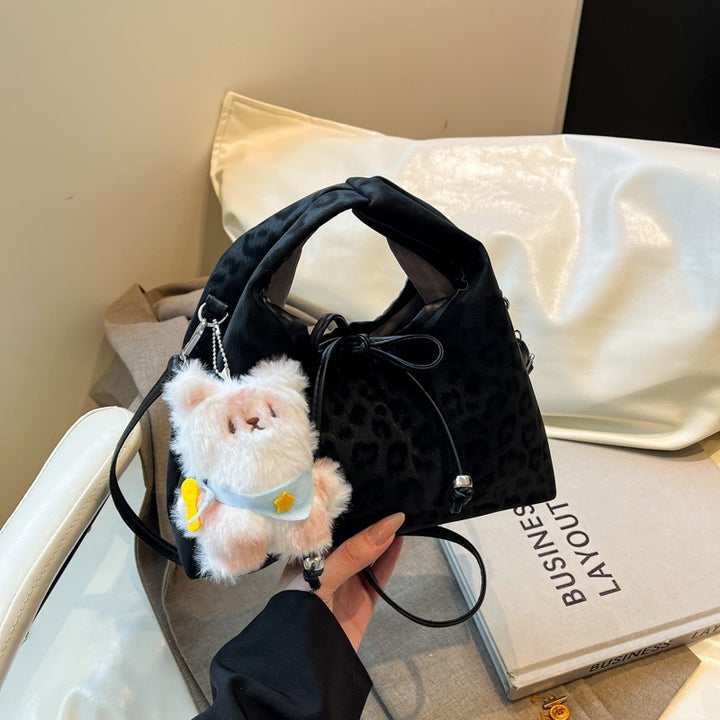 Damen stilvolle Hobo-Tasche mit tierischem Anhänger Nord Taschen