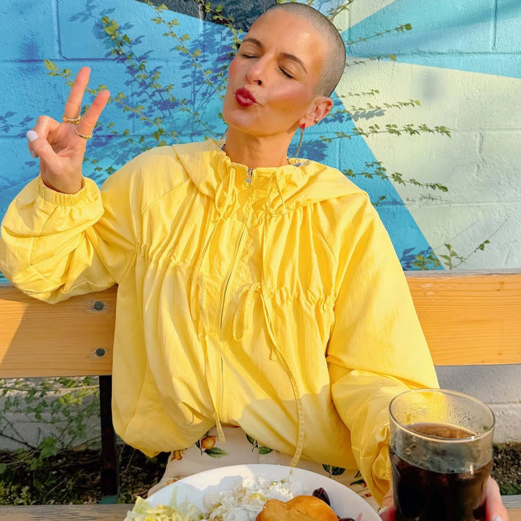 Damen Leichte Nylon-Haori-Kapuzenjacke mit Rüschenkragen, Tunnelzug und Ballonärmeln Nord Taschen