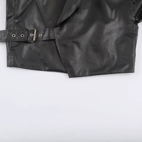 Damen Kurzer Cropped Kunstleder‑Blouson mit übergroßem Schalkragen und seitlicher Schnallen‑Taillierung Nord Taschen