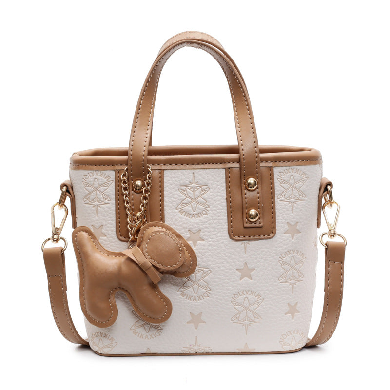 Damen Mini-Handtasche mit verspieltem Hundeanhänger | Nord Taschen