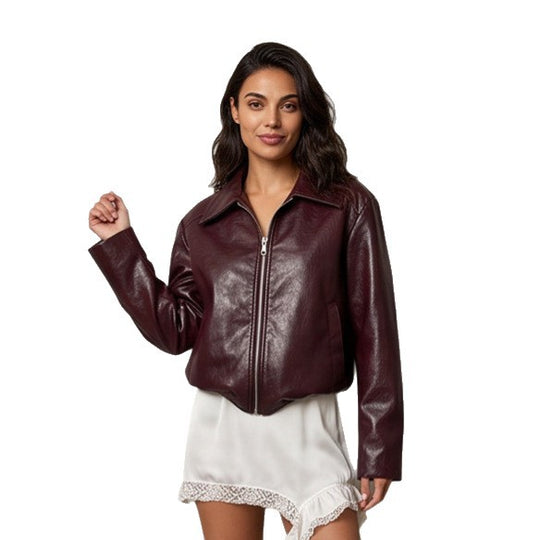 Damen Kurzjacke aus veganer Glattleder‑Optik mit spitzem Hemdkragen und frontalem Reißverschluss Nord Taschen