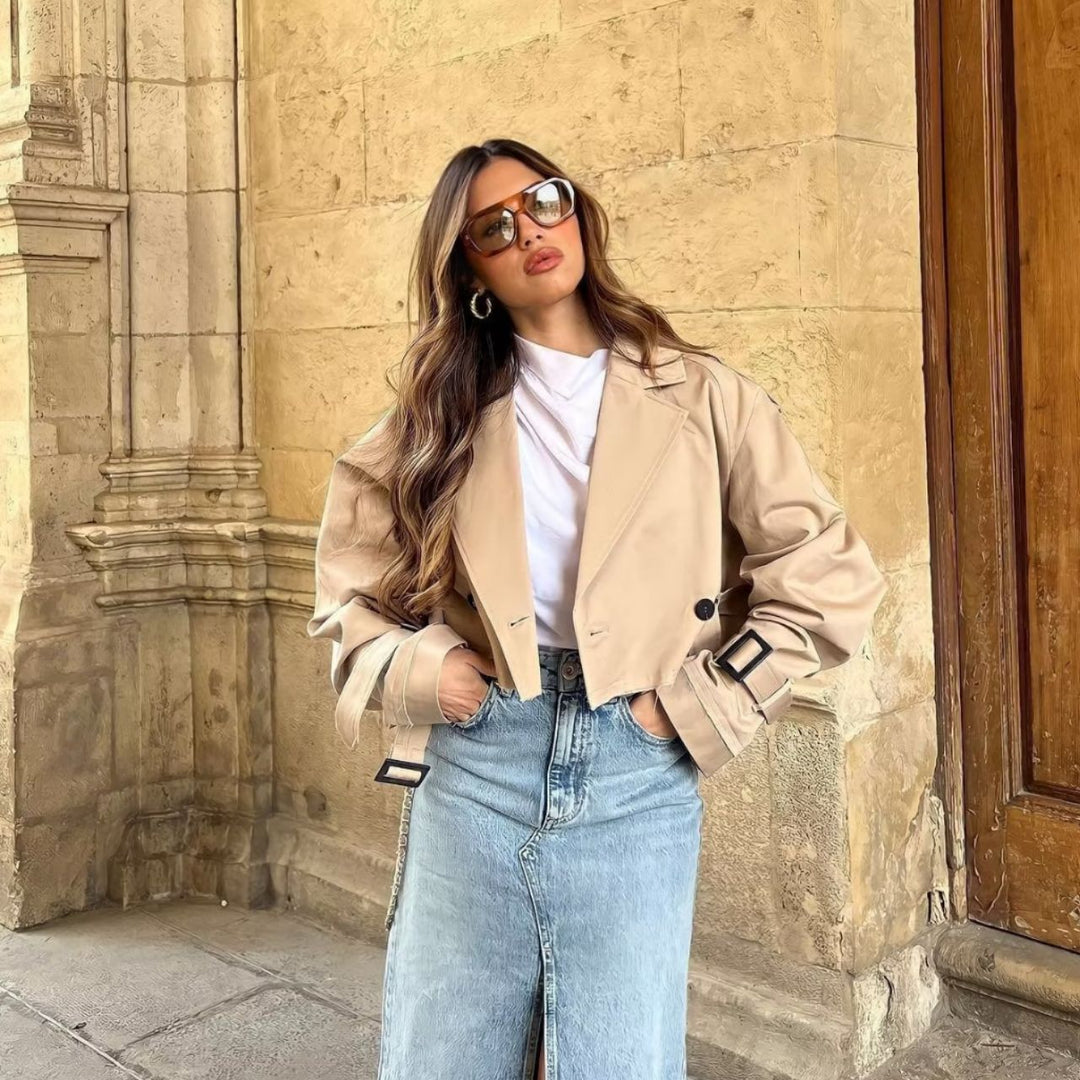 Damen kurzgeschnittene Trenchjacke mit Epauletten, Taillengürtel und verstellbaren Manschetten Nord Taschen
