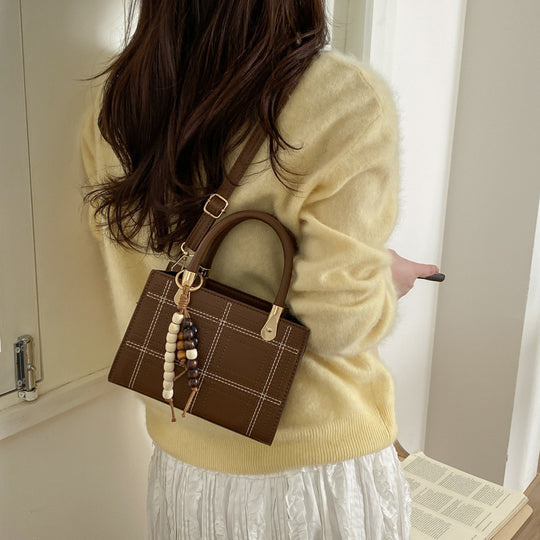 Damen Mini-Handtasche mit eleganter Struktur und goldenen Akzenten Nord Taschen