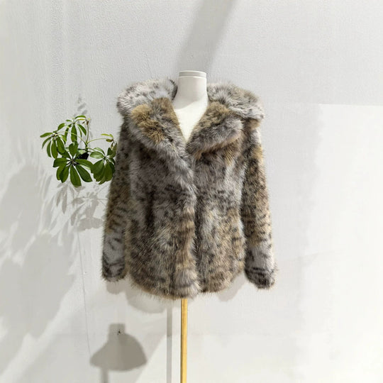 Damen Kurzjacke aus hochwertigem Kunstfell mit Kapuze und kaschierender Boxy-Silhouette Nord Taschen