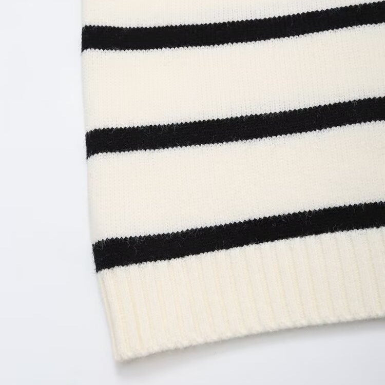 Damen Gestreifter Strickpullover mit hohem Rollkragen und halbem Reißverschluss Nord Taschen