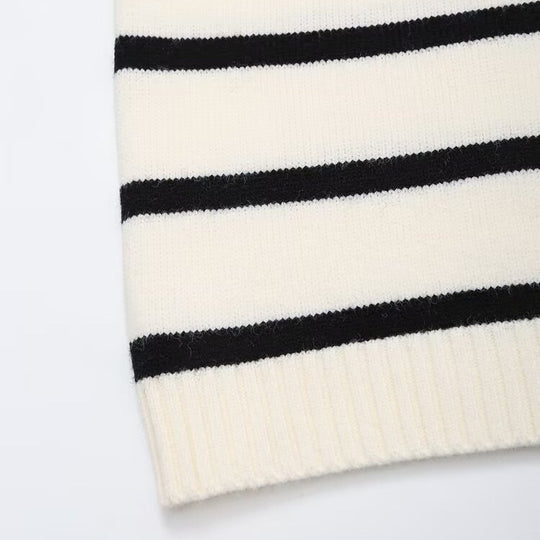 Damen Gestreifter Strickpullover mit hohem Rollkragen und halbem Reißverschluss Nord Taschen
