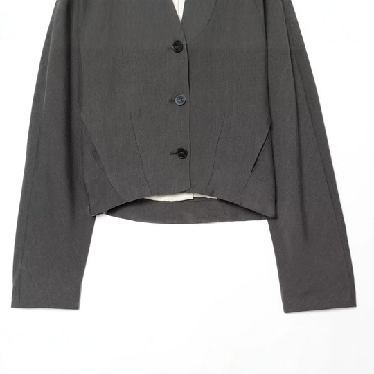 Damen Taillierter Kurzblazer mit Stehkragen, V‑Ausschnitt und Drei-Knopf-Detail Nord Taschen